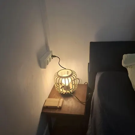 Central, Metro Republique Apartment