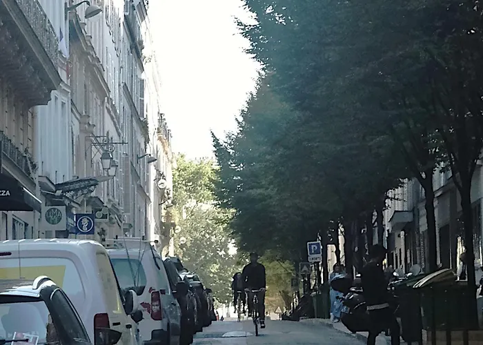 Central, Metro Republique Apartment *