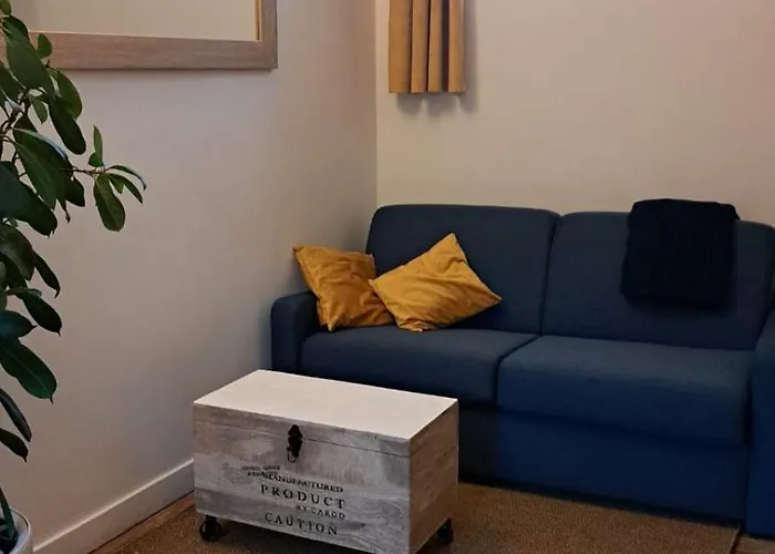 Apartment Central, Metro Republique Paris