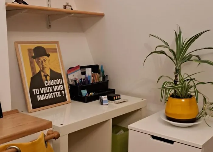 Central, Metro Republique Apartment *