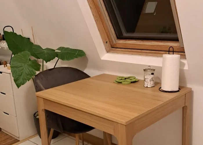 Central, Metro Republique Apartment