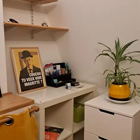 Central, Metro Republique Apartment *